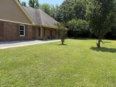 An Absolute show place! Three spacious bedrooms with many extras - photo 19