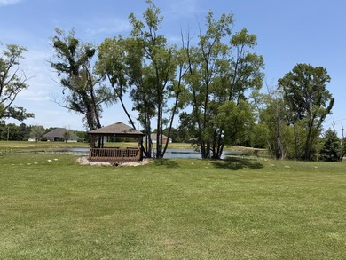 An Absolute show place! Three spacious bedrooms with many extras - photo 20
