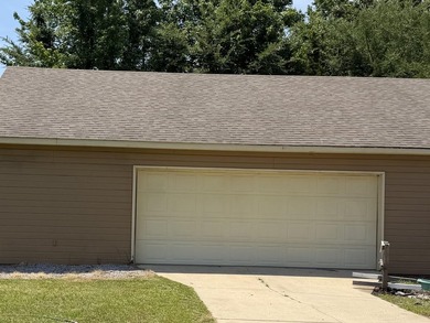 An Absolute show place! Three spacious bedrooms with many extras - photo 21