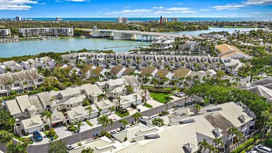 Rarely available 4-bedroom, 3-bath townhouse in Jupiter Harbour - photo 3