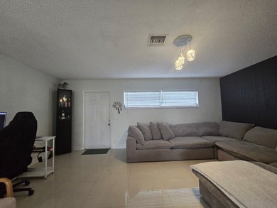 Don't miss the grand opportunity to own a cozy 2-bedroom 1 - photo 2