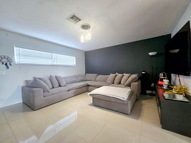 Don't miss the grand opportunity to own a cozy 2-bedroom 1 - photo 3