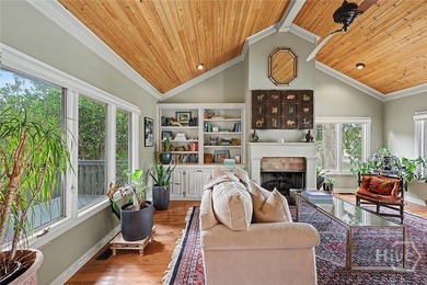 Welcome to *The Tree House* - a truly one-of-a-kind home nestled - photo 13