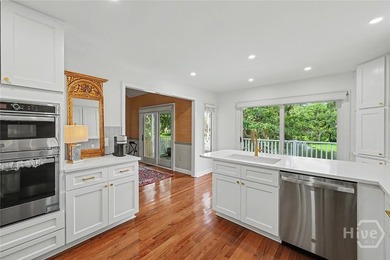 Welcome to *The Tree House* - a truly one-of-a-kind home nestled - photo 18