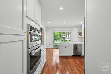 Welcome to *The Tree House* - a truly one-of-a-kind home nestled - photo 22