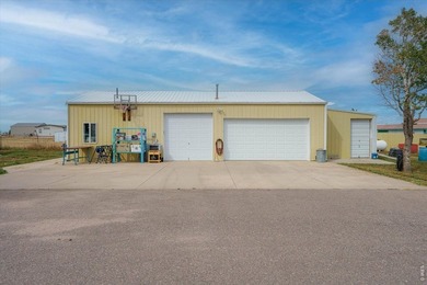 Custom 4 bedroom 3 bath home surrounded by towering trees - photo 33
