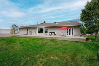 Custom 4 bedroom 3 bath home surrounded by towering trees - photo 38