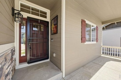 Welcome home to this beautifully appointed 5-bedroom, 3-bath - photo 4