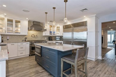 Spectacular Waterfront Luxury Estate in Lido Beach Nestled in - photo 12