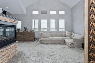 Spectacular Waterfront Luxury Estate in Lido Beach Nestled in - photo 17