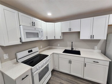 8 Unit Duplex portfolio in South Bradenton. There are a total of - photo 27