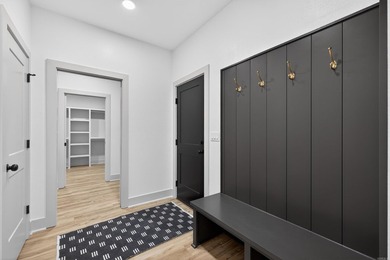 (SEE AGENT REMARKS)Recently completed ready for move-in! What a - photo 31