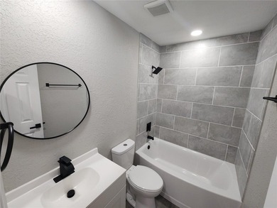 8 Unit Duplex portfolio in South Bradenton. There are a total of - photo 41