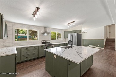 Beautifully updated 4-bedroom, 2.5-bath tri-level home in one of - photo 12