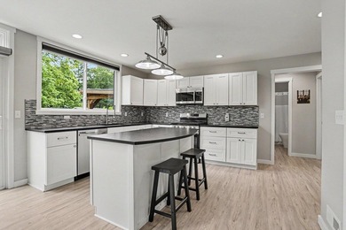 Absolutely pristine contemporary ranch in Belle Brook - photo 12