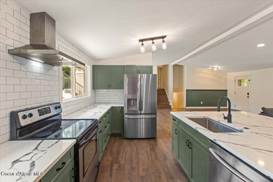 Beautifully updated 4-bedroom, 2.5-bath tri-level home in one of - photo 13