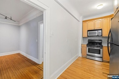Enjoy easy living in this bright and inviting 550 sq ft - photo 14