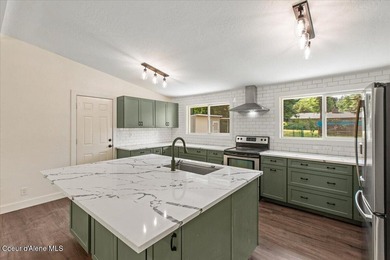 Beautifully updated 4-bedroom, 2.5-bath tri-level home in one of - photo 15