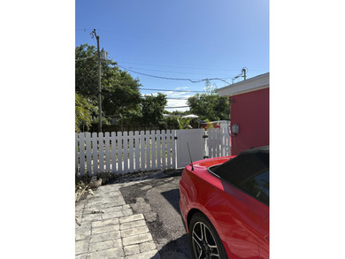 Mid-Centurymodern Duplex! Excellent Location! Walk to the - photo 15