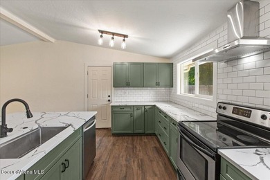 Beautifully updated 4-bedroom, 2.5-bath tri-level home in one of - photo 16