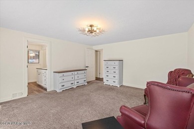 Beautifully updated 4-bedroom, 2.5-bath tri-level home in one of - photo 18
