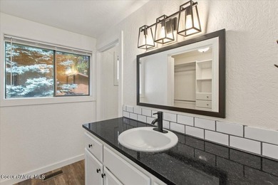 Beautifully updated 4-bedroom, 2.5-bath tri-level home in one of - photo 20