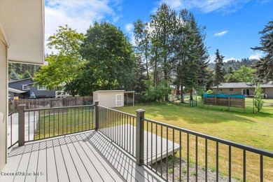 Beautifully updated 4-bedroom, 2.5-bath tri-level home in one of - photo 22