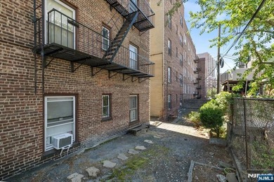 Enjoy easy living in this bright and inviting 550 sq ft - photo 25