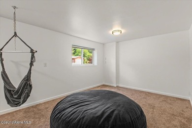Beautifully updated 4-bedroom, 2.5-bath tri-level home in one of - photo 29