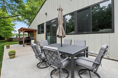 Absolutely pristine contemporary ranch in Belle Brook - photo 31