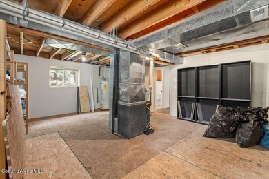 Beautifully updated 4-bedroom, 2.5-bath tri-level home in one of - photo 34