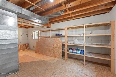Beautifully updated 4-bedroom, 2.5-bath tri-level home in one of - photo 35