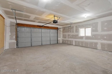 Beautifully updated 4-bedroom, 2.5-bath tri-level home in one of - photo 36