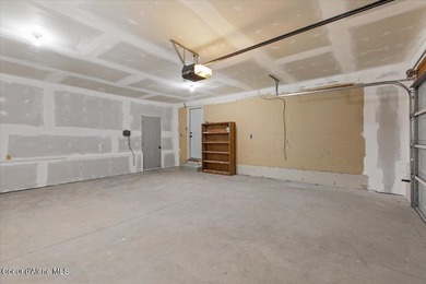 Beautifully updated 4-bedroom, 2.5-bath tri-level home in one of - photo 37