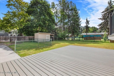 Beautifully updated 4-bedroom, 2.5-bath tri-level home in one of - photo 38