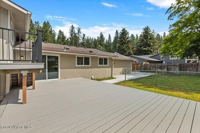 Beautifully updated 4-bedroom, 2.5-bath tri-level home in one of - photo 41