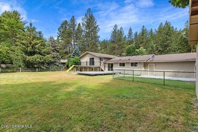 Beautifully updated 4-bedroom, 2.5-bath tri-level home in one of - photo 45