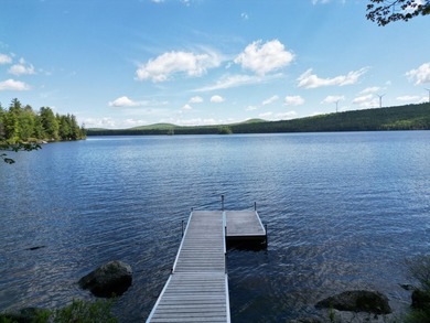 Escape to the peace and quiet of Upper Pond with this charming - photo 2