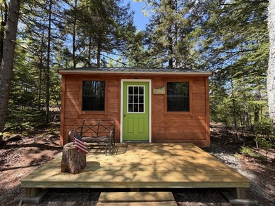 Escape to the peace and quiet of Upper Pond with this charming - photo 4