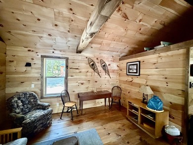 Escape to the peace and quiet of Upper Pond with this charming - photo 9