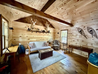Escape to the peace and quiet of Upper Pond with this charming - photo 10