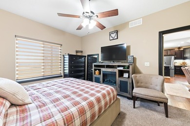 Welcome to this beautifully maintained 6-bedroom, 4-bath home - photo 13