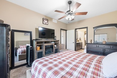 Welcome to this beautifully maintained 6-bedroom, 4-bath home - photo 14