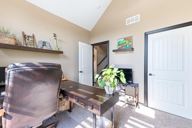 Welcome to this beautifully maintained 6-bedroom, 4-bath home - photo 17