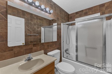 Outstanding location in North Asheville near lovely Beaver Lake - photo 18