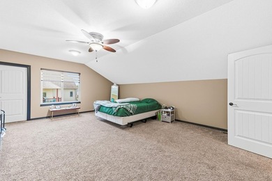 Welcome to this beautifully maintained 6-bedroom, 4-bath home - photo 21