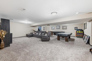 Welcome to this beautifully maintained 6-bedroom, 4-bath home - photo 26