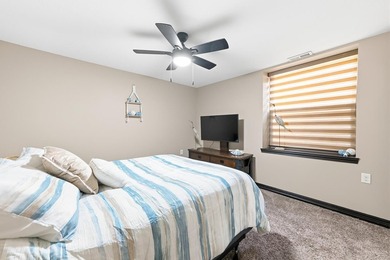 Welcome to this beautifully maintained 6-bedroom, 4-bath home - photo 28