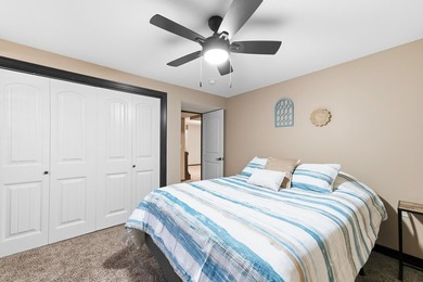 Welcome to this beautifully maintained 6-bedroom, 4-bath home - photo 29