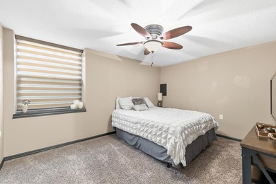 Welcome to this beautifully maintained 6-bedroom, 4-bath home - photo 30